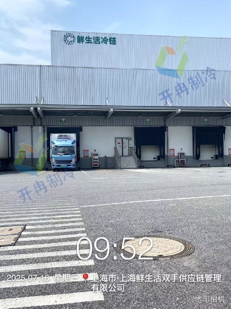 高温施工不停歇! 1000 立方食品冷库今日库板吊装-开冉制冷